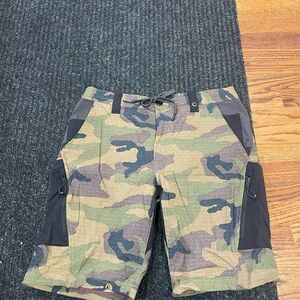 686 Green and Brown Camouflage Cargo Shorts